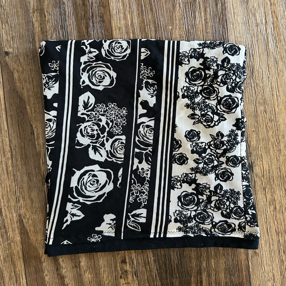 Floral black and white xs-s square cat beanie